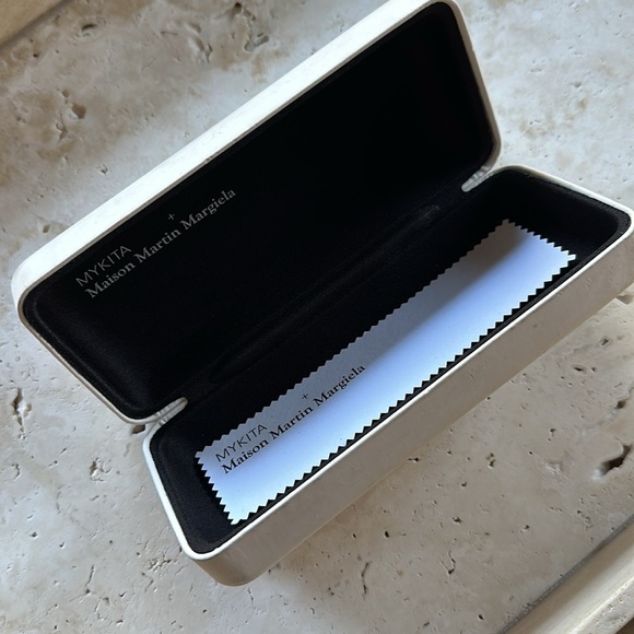 Mykita Maison Martin Margiela Sunglasses MMDUAL003

Translucent blue - Picture 7 of 13